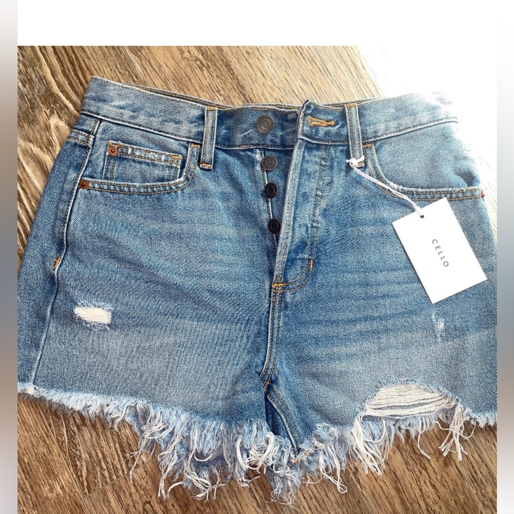 Cello Women's High Rise Frayed Hem Jean Shorts in Light Blue Wash size small NWT